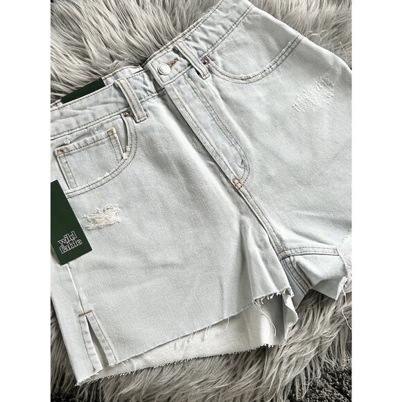 Wild Fable High Rise Cutoff Shorts Women's Size 4 Light Wash Denim 2.5" Target - Picture 2 of 3